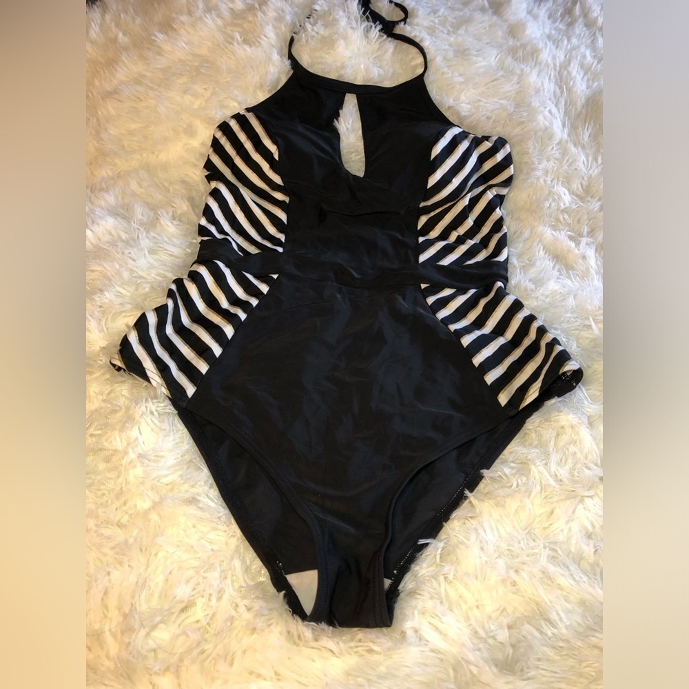 Black and White Striped Swimsuit - Picture 6 of 16